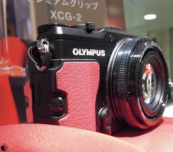オリンパス イメージングの高級デジタルカメラ「STYLUS XZ-2」を 