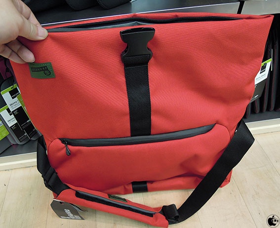 Apple Store、Crumpler Designsのラップトップバッグ「Crumpler Flock