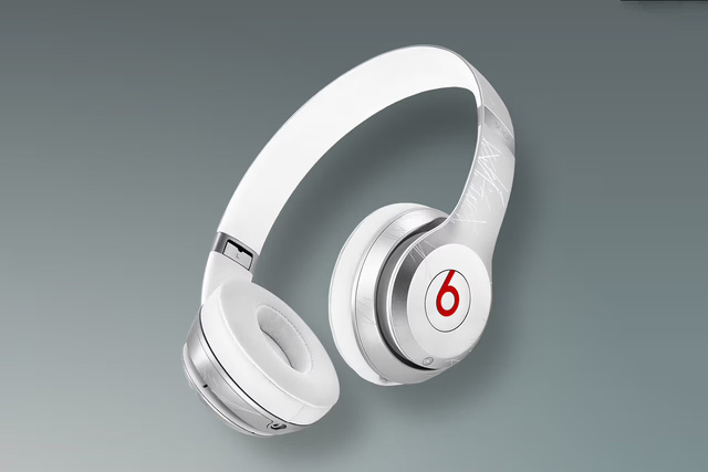 Beats、Mowalolaとコラボした「Mowalola Beats Solo3 Wireless」を発表 | Beats | Mac